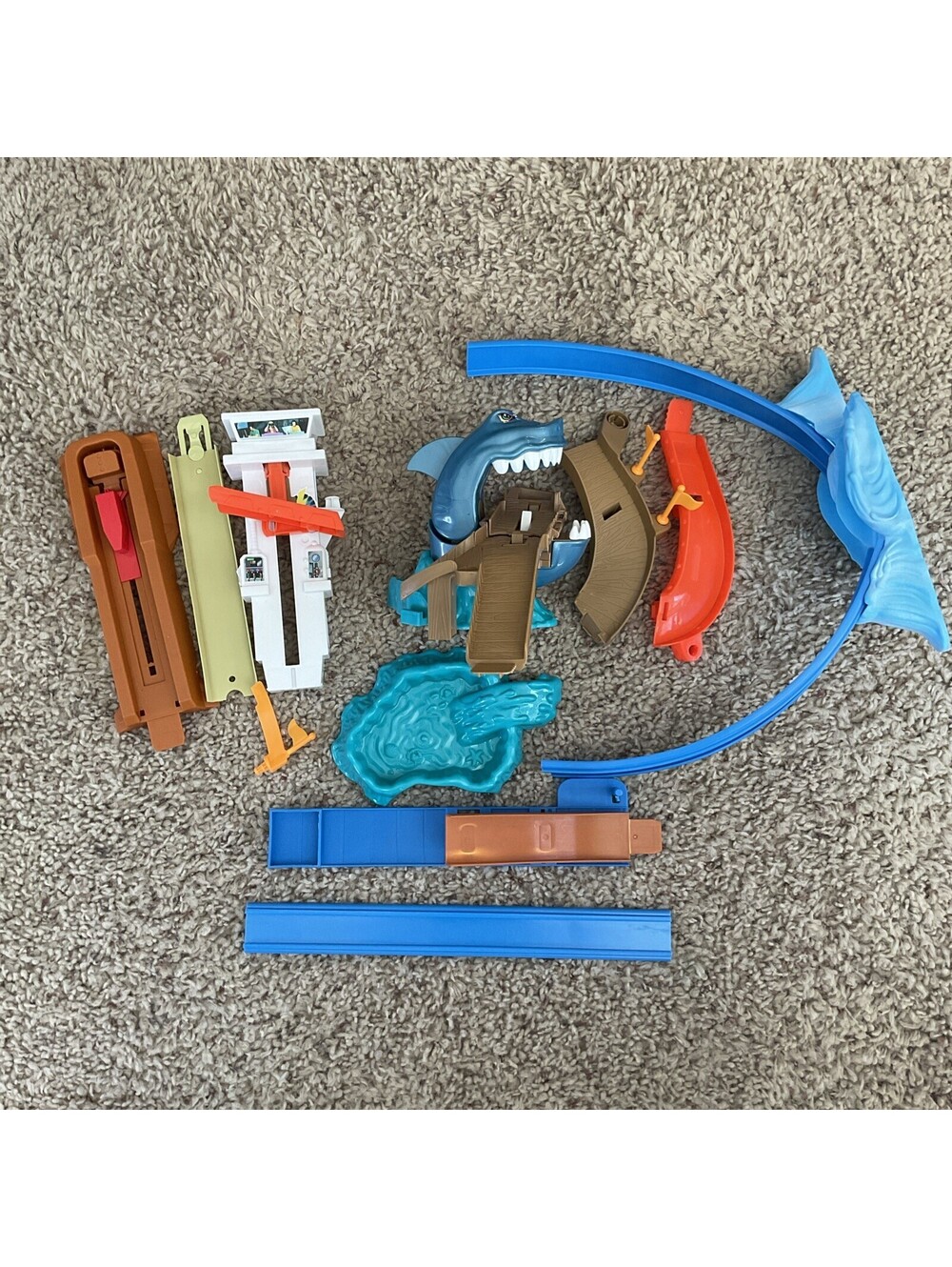 Hot Wheels Color Shifters City Sharkport Showdown Shark Point Incomplete